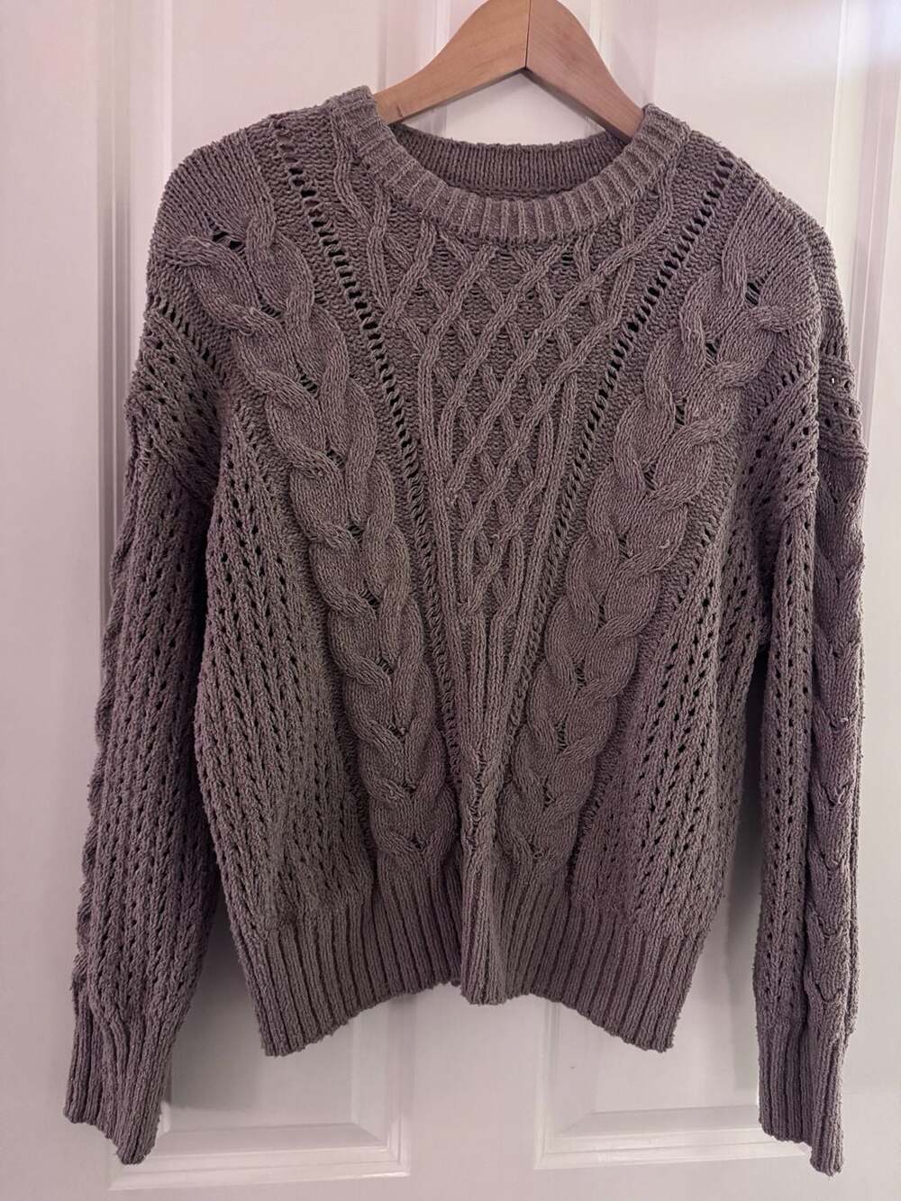 Abercrombie & Fitch Cable Knit Crewneck Sweater Size M Taupe Pullover